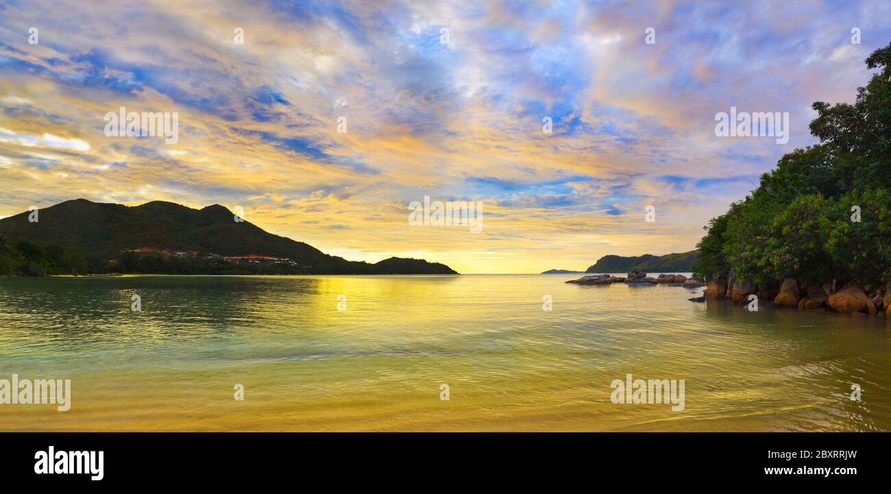 Tropical sunset hi-res stock photography and images - Alamy