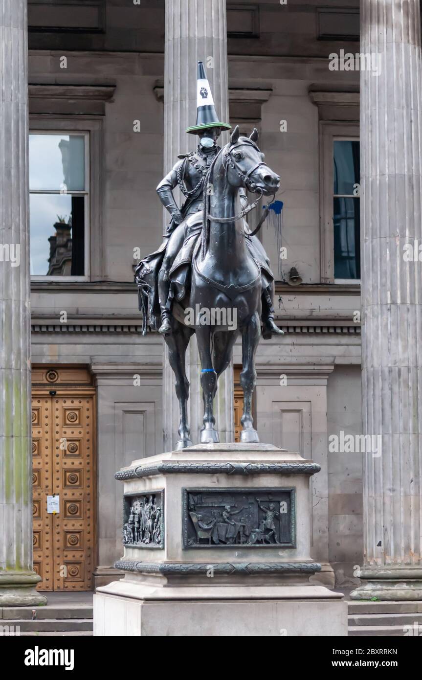pic Duke Of Wellington Statue Glasgow Face Mask https www alamy com glasgow scotland uk 8th june 2020 the statue of the duke of wellington wearing a surgical mask during the coronavirus lockdown and also wearing a cone in support of black lives matter credit skullyalamy live news image360711897 html