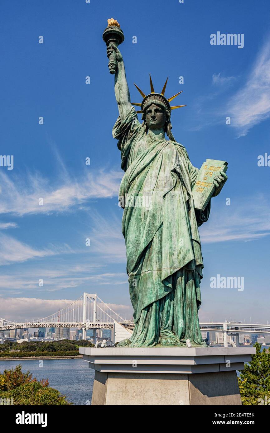 Erected 1998 hires stock photography and images Alamy