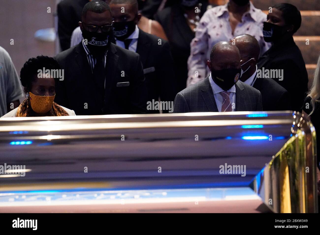 Houston, Texas, USA. 8th June, 2020. Representative SHEILA JACKSON LEE  (D-TX), left, and Houston Mayor SYLVESTER TURNER, right, join mourners as  they pass by the casket of George Floyd during a public