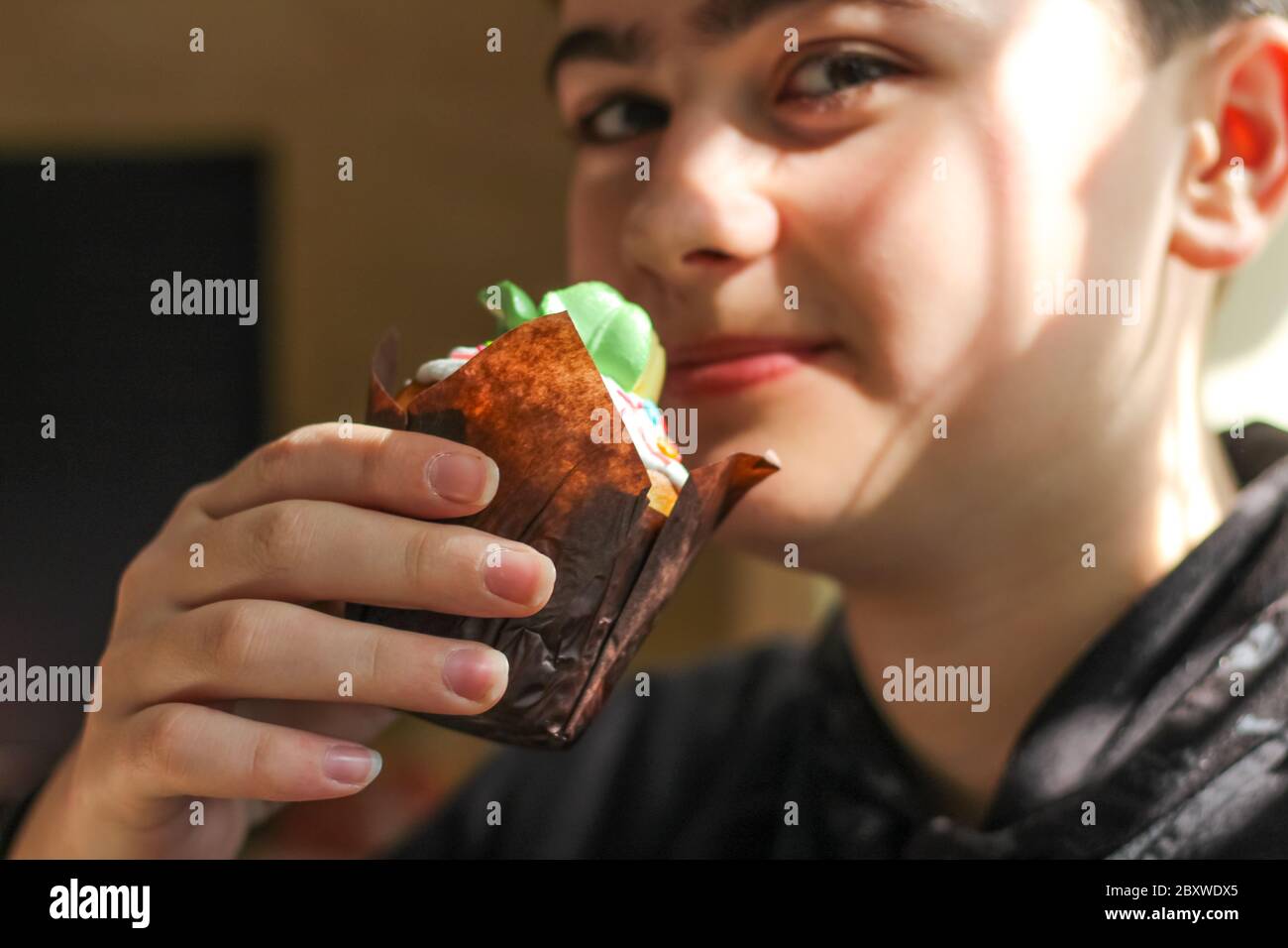 Thick eyebrows hires stock photography and images Alamy