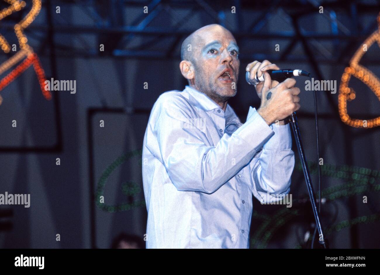 Rem glastonbury 1999 hires stock photography and images Alamy