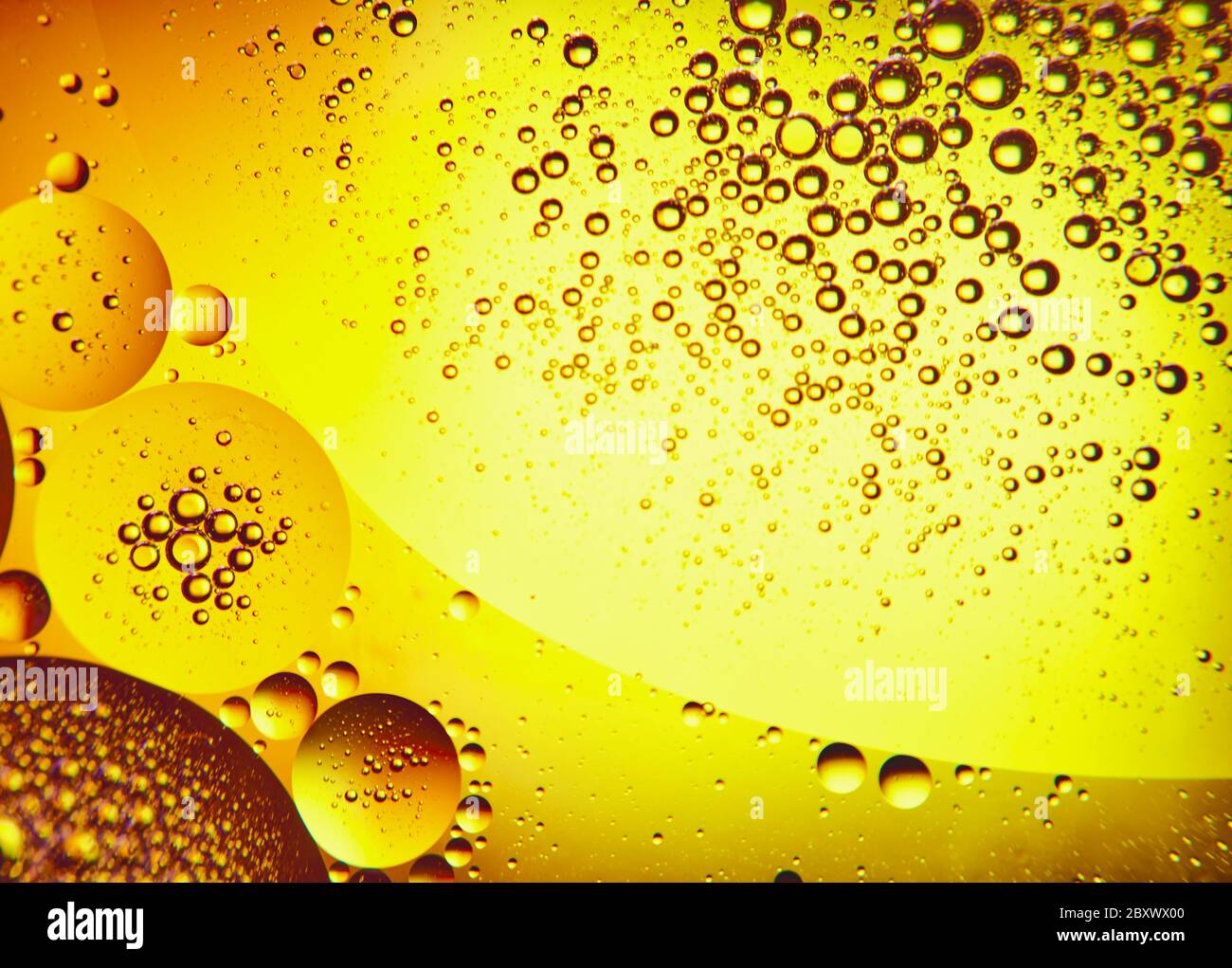 Olive oil golden bubbles macro hi-res stock photography and images - Alamy
