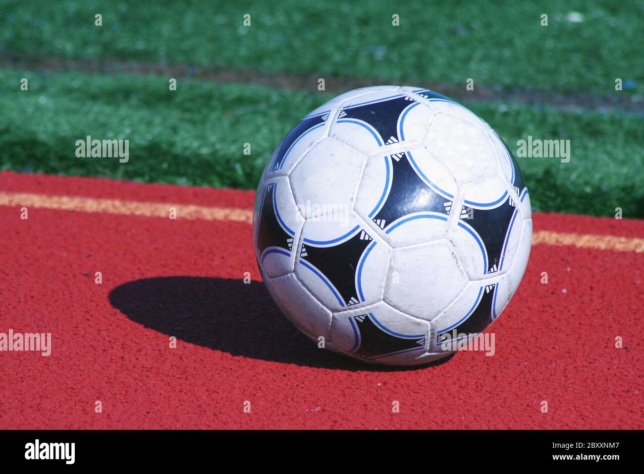 Black and white ball hi-res stock photography and images - Alamy