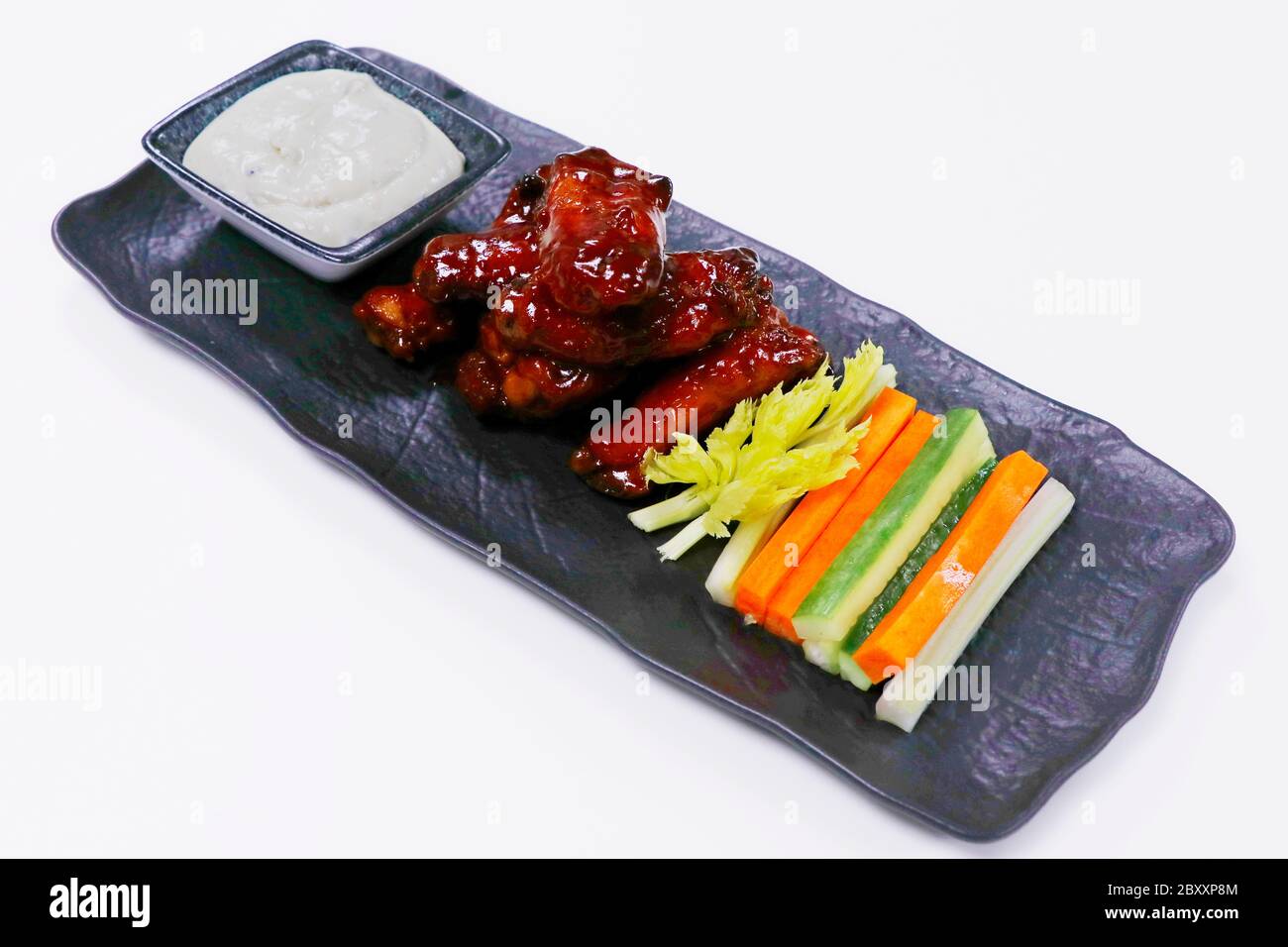 buffalo chicken wings with traditional blue cheese dip and vegetable