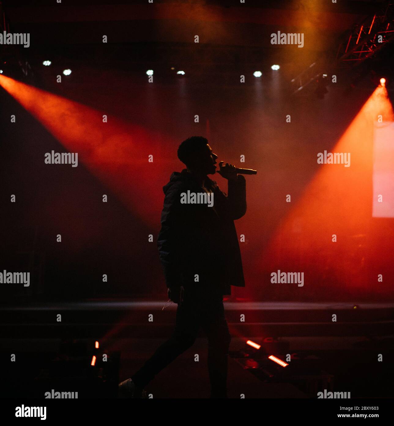 Smokey artist hi-res stock photography and images - Alamy