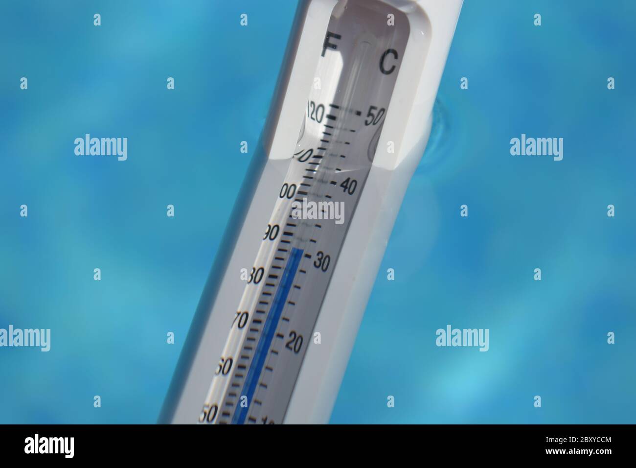 https://c8.alamy.com/comp/2BXYCCM/water-thermometer-reading-the-swimming-pool-temperature-at-30-celsius-2BXYCCM.jpg