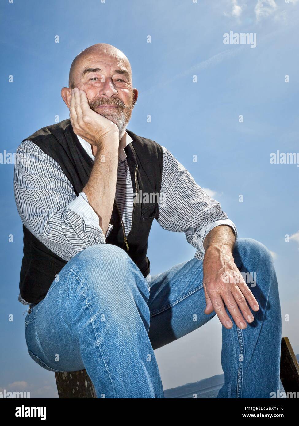 Old man profile hi-res stock photography and images - Alamy