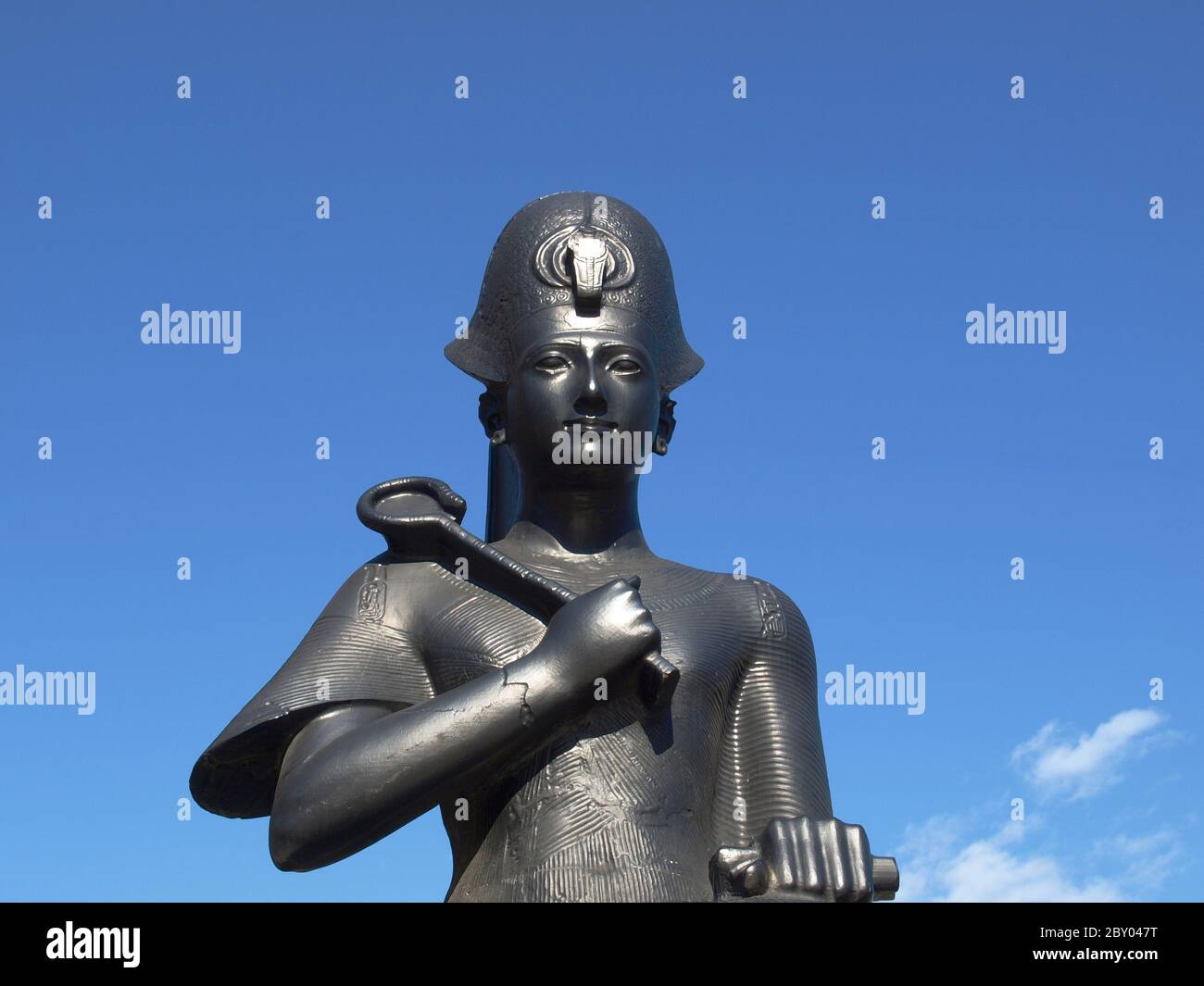 ægyptian statue hi-res stock photography and images - Alamy