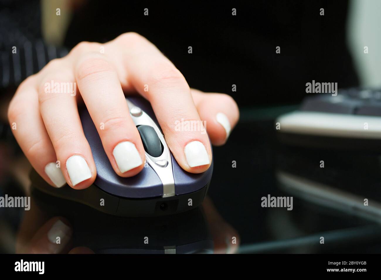 Female hand holding computer mouse Stock Photo - Alamy
