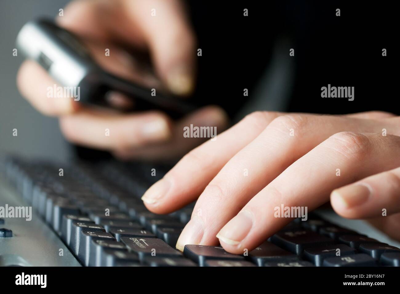 Typing phone hands business hi-res stock photography and images - Alamy