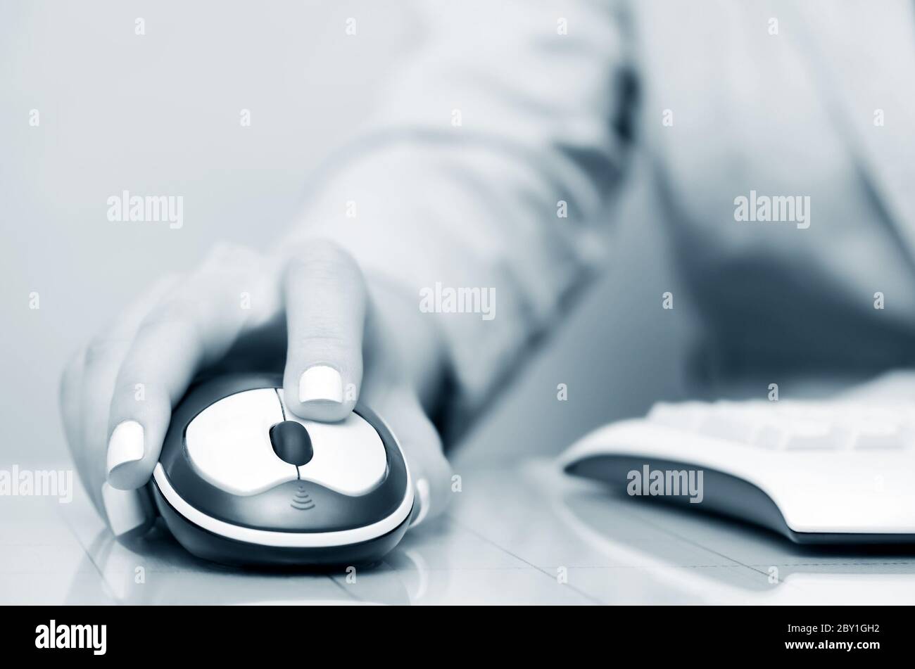Female hand holding computer mouse Stock Photo - Alamy