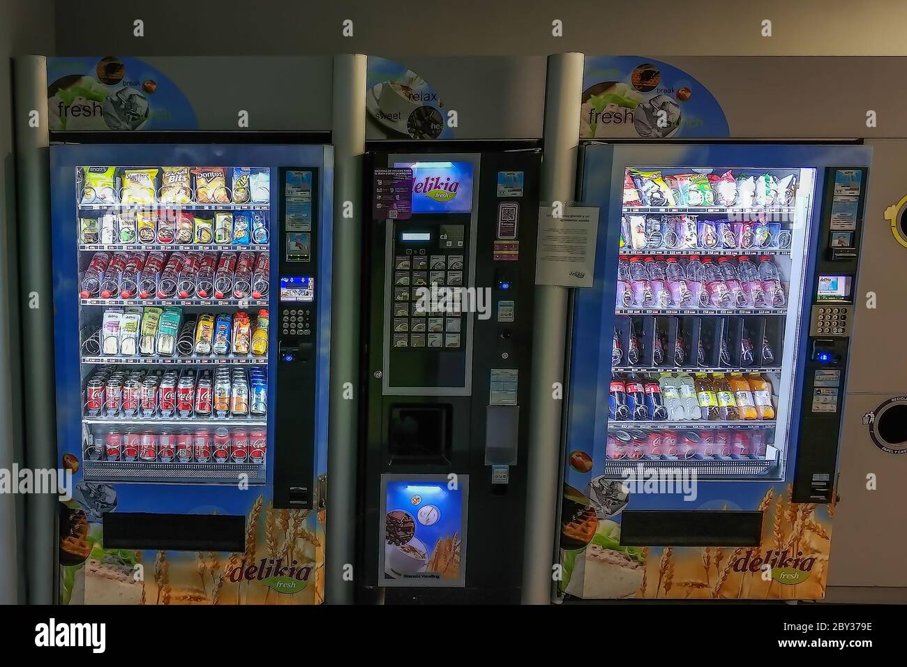 Candy vending machine hi-res stock photography and images - Alamy