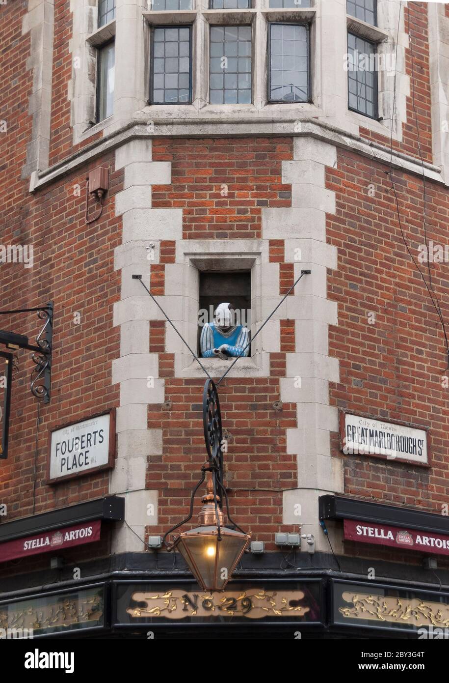 London, UK - October 13, 2009 - Bust of William Shakespear on the facade of Shakespear's Head pub in London Stock Photo