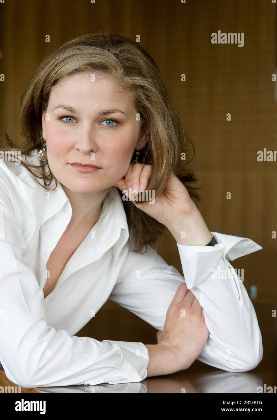 Cnn reporter hires stock photography and images Alamy