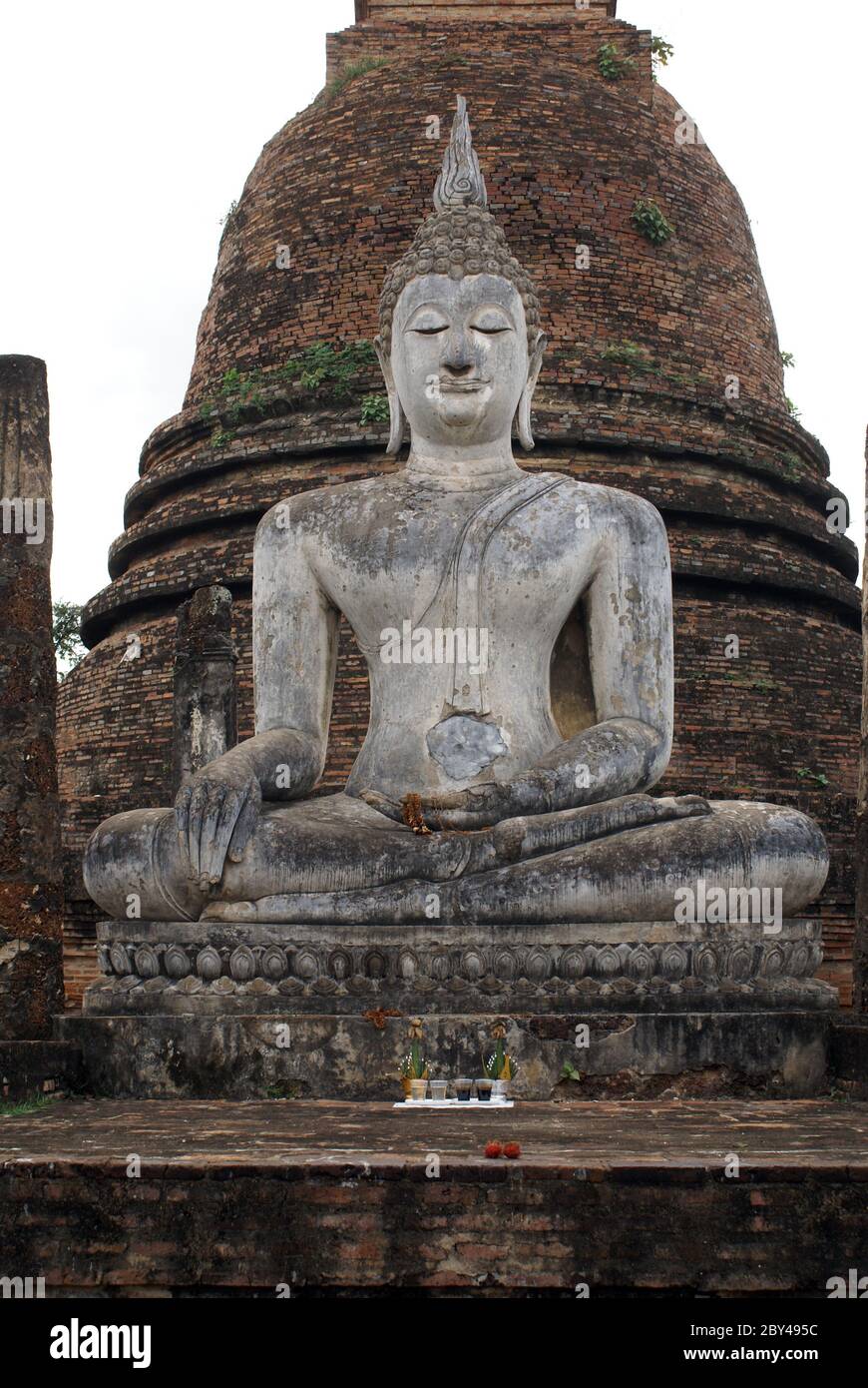Ruined buddha stupa hi-res stock photography and images - Alamy
