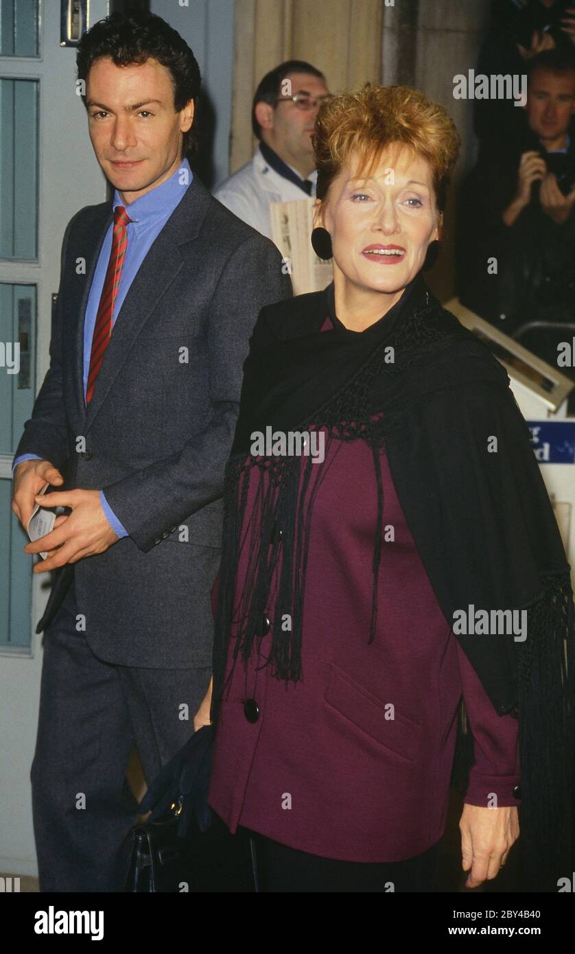 Welsh actress Dame Siân Phillips with her third husband actor Robin Sachs attend the Evening Standard Theatre Awards at The Savoy Hotel, London, England, UK. 1989 Stock Photo