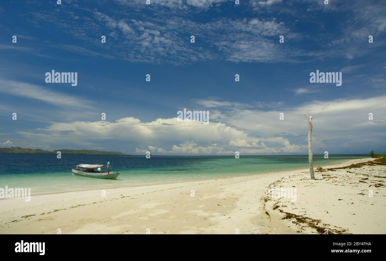 Tropical island destination hi-res stock photography and images - Alamy