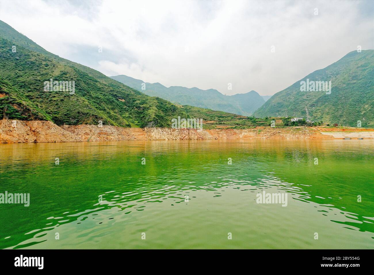 A small village sits in a small bay in the Three Lesser Gorges on the Yangtze River Stock Photo