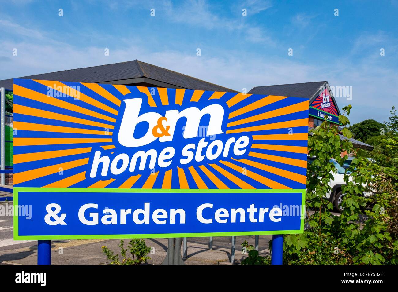 B M Home Store Garden Centre Sign Stock Photo Alamy