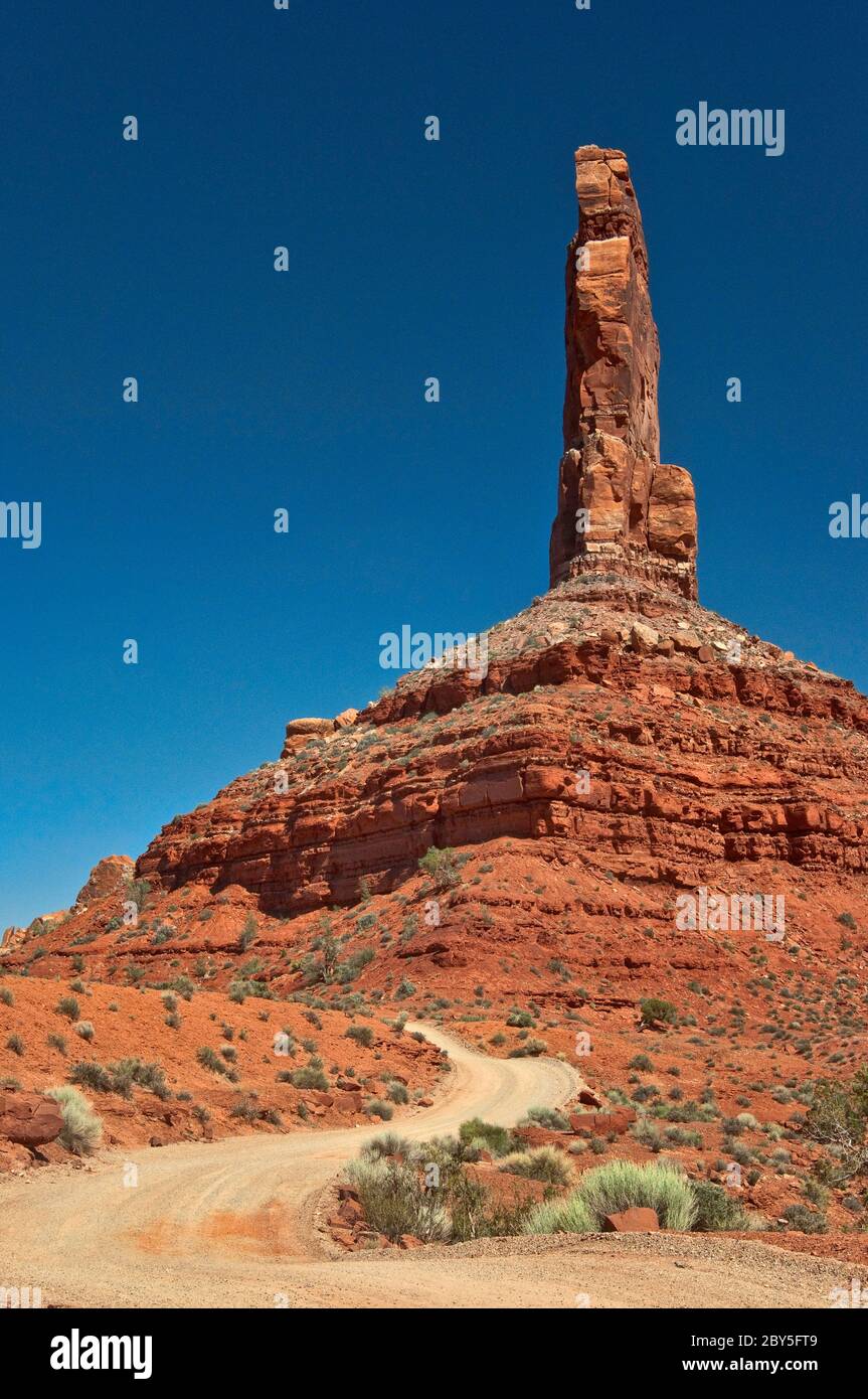 Castle Butte, Cedar Mesa sandstone formation in Valley of the Gods, Bears Ears National Monument, Utah, USA Stock Photo