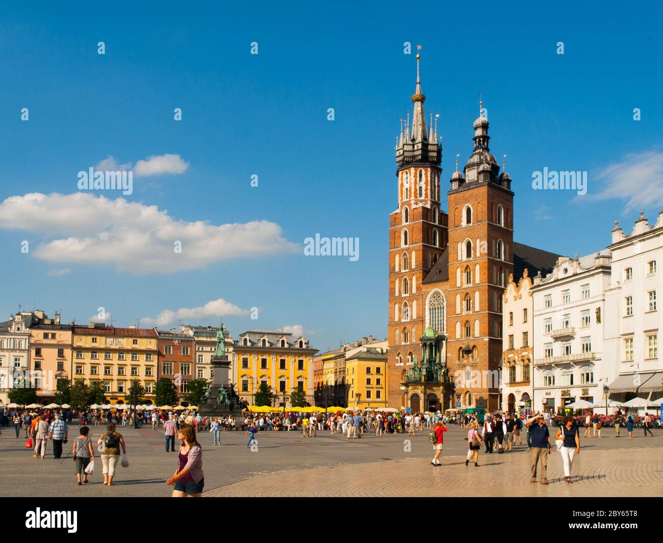 krakow-poland-circa-2011-st-mary-s-church-on-main-square-in-krakow