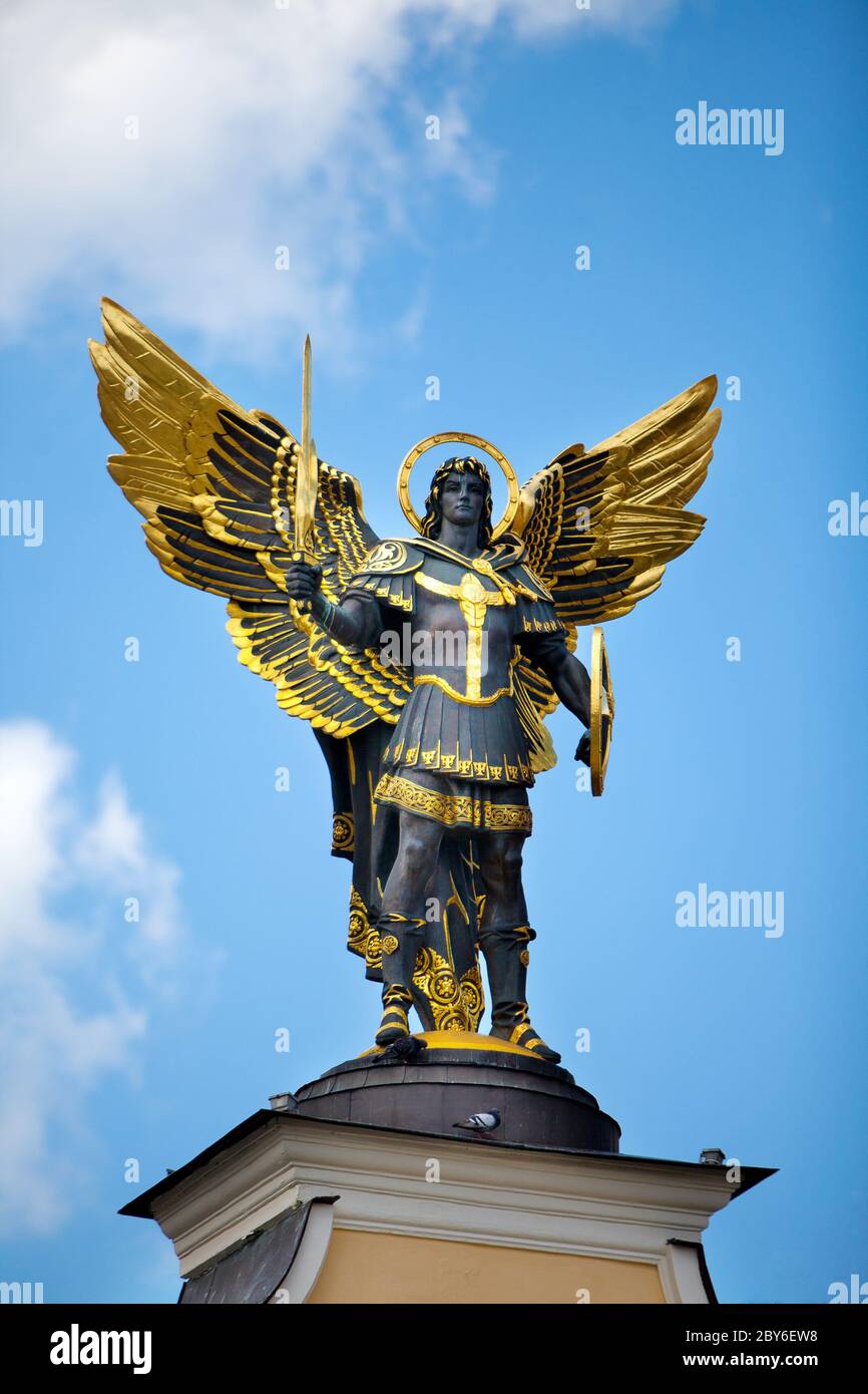 ukraina angel Monument of Angel in Kiev, independence square Stock Photo - Alamy