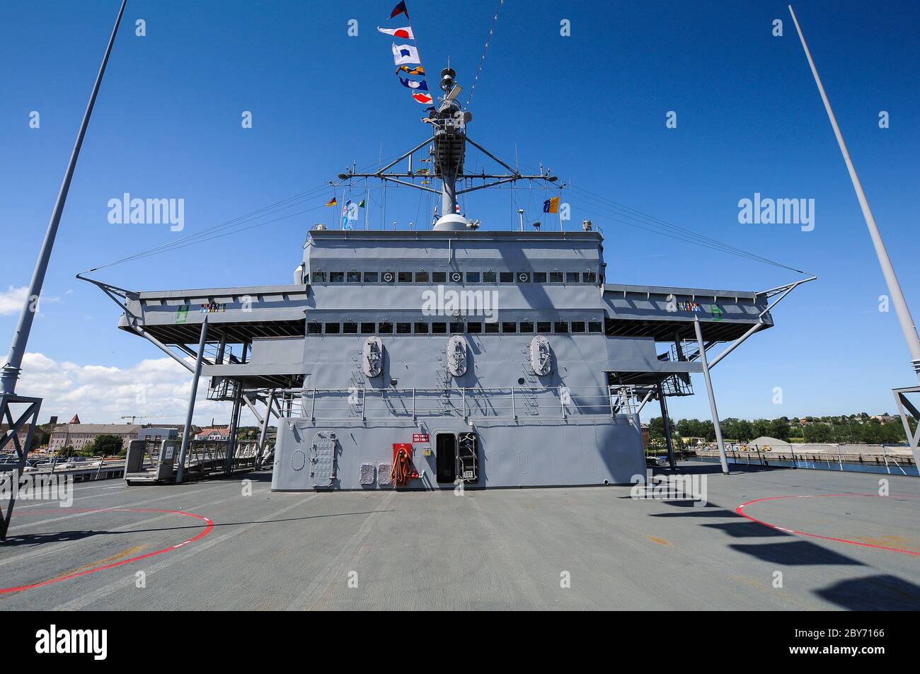 June 22, 2019, the USS Mount Whitney (LCC-20), a command ship for the United States Navy's amphibious warfare and the second Blue Ridge class ship. It is named after Mount Whitney and has served in the U.S. Navy since 1971, and has been part of the Military Sealift Command since 2004. It is based in Gaeta, Italy and serves as the flagship for the commander of the 6th U.S. fleet. The ship deck on a sightseeing tour. The ship was in Kiel during the NATO maneuver BALTOPS. | usage worldwide Stock Photo