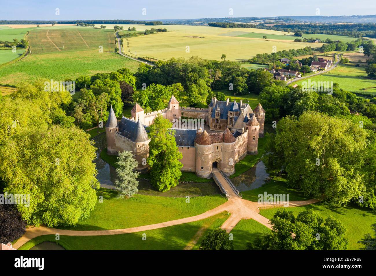 France, Cher, Berry, Route Jacques Coeur, Ainay le Vieil, Chateau d'Ainay le Vieil (aerial view) // France, Cher (18), Berry, Route Jacques Coeur, Ain Stock Photo