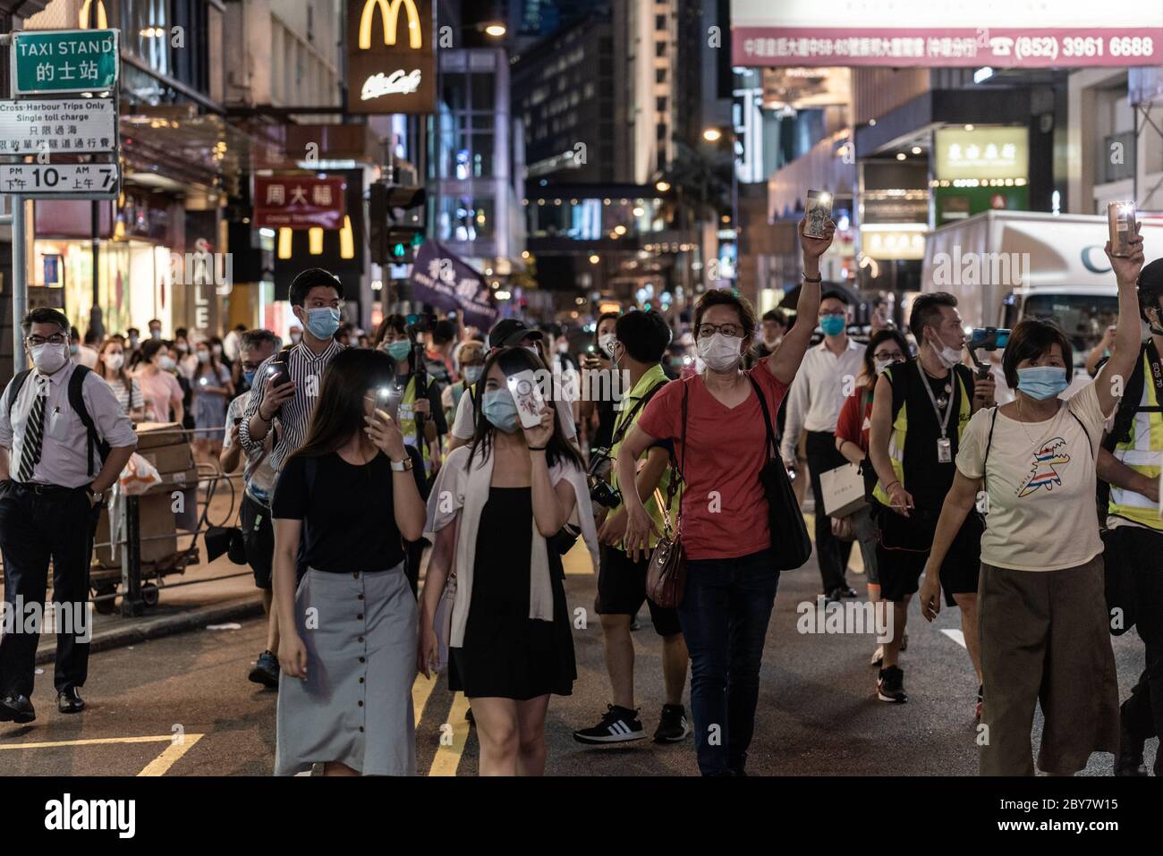 Hong Kong SAR, China. 9th June 2020. Hundreds of Hongkongers defy a police ban as they take over the streets in the Central business district to mark the one year anniversary of the Hong Kong pro-democracy protests. Credit: Ben Marans/Alamy Live News. Stock Photo