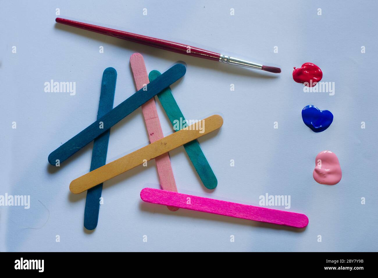 Coloured popsicle sticks hi-res stock photography and images - Alamy