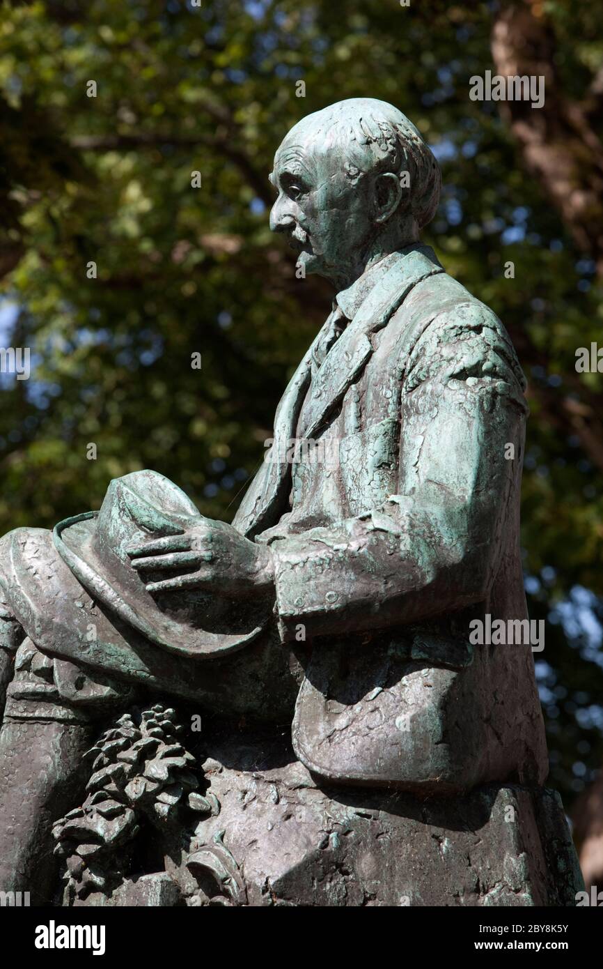 Statue of the author Thomas Hardy, Dorchester, Dorset, England, United ...