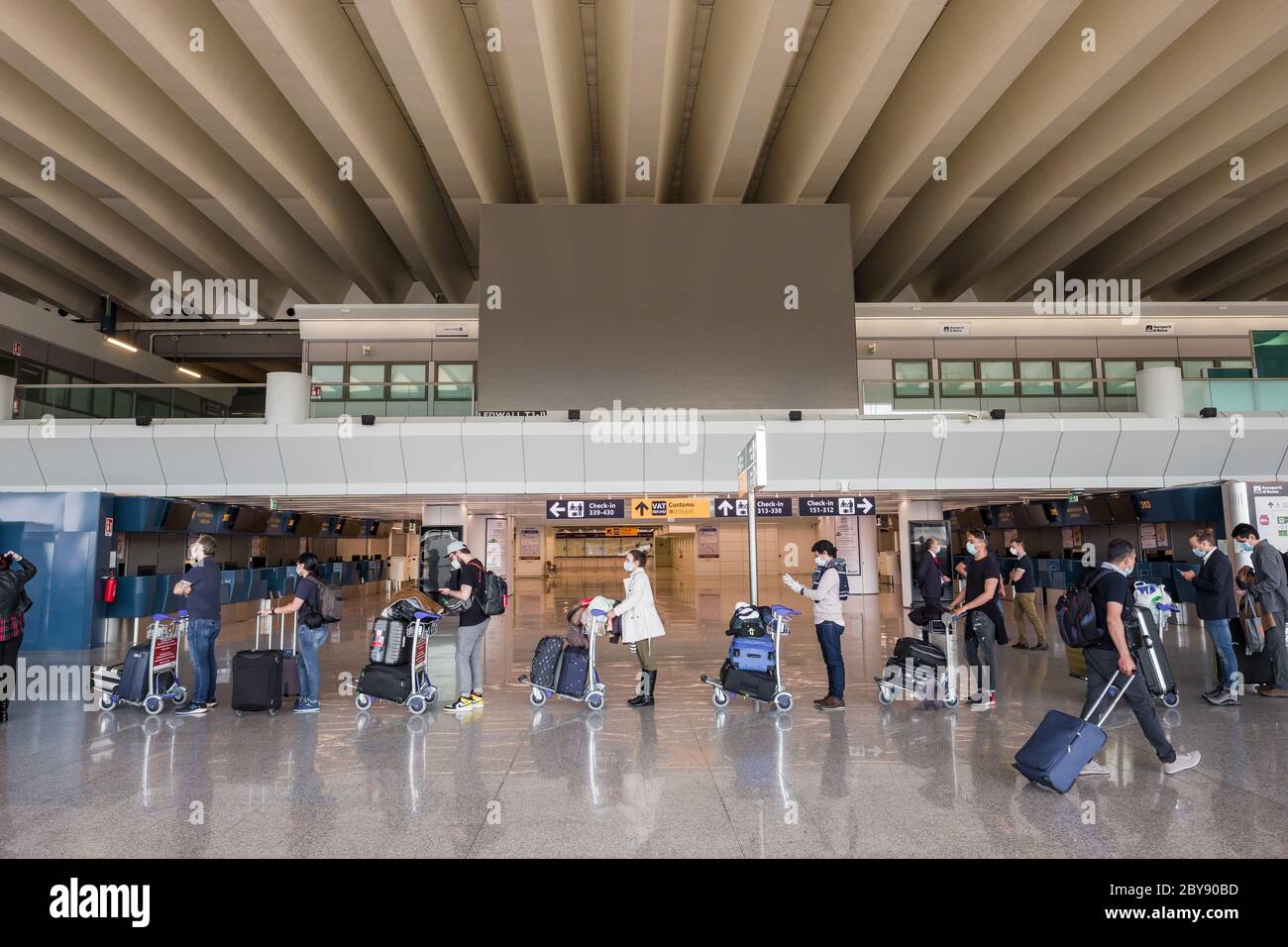 Airport security check delay hi-res stock photography and images - Alamy