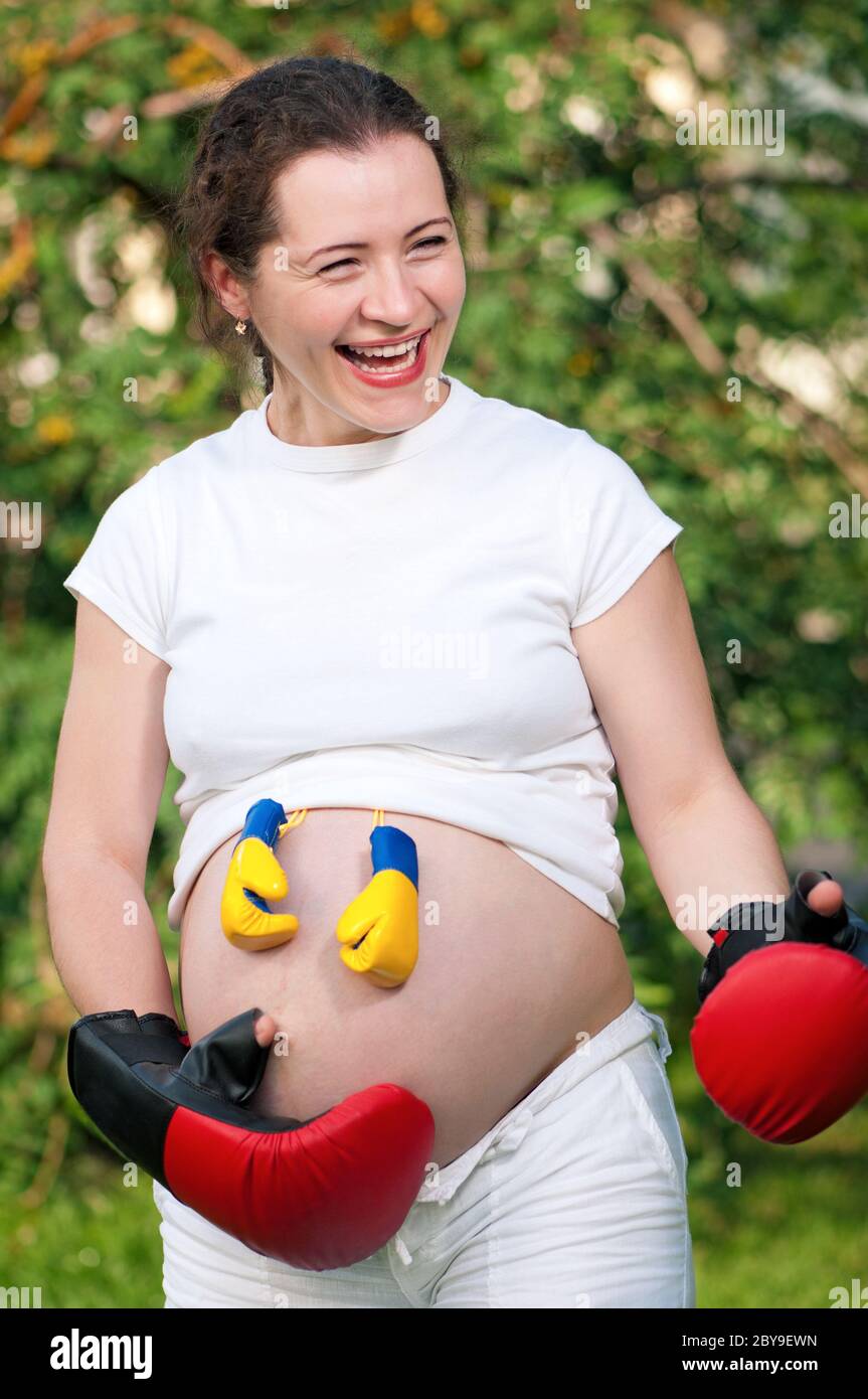 Pregnant woman boxing hi-res stock photography and images photo