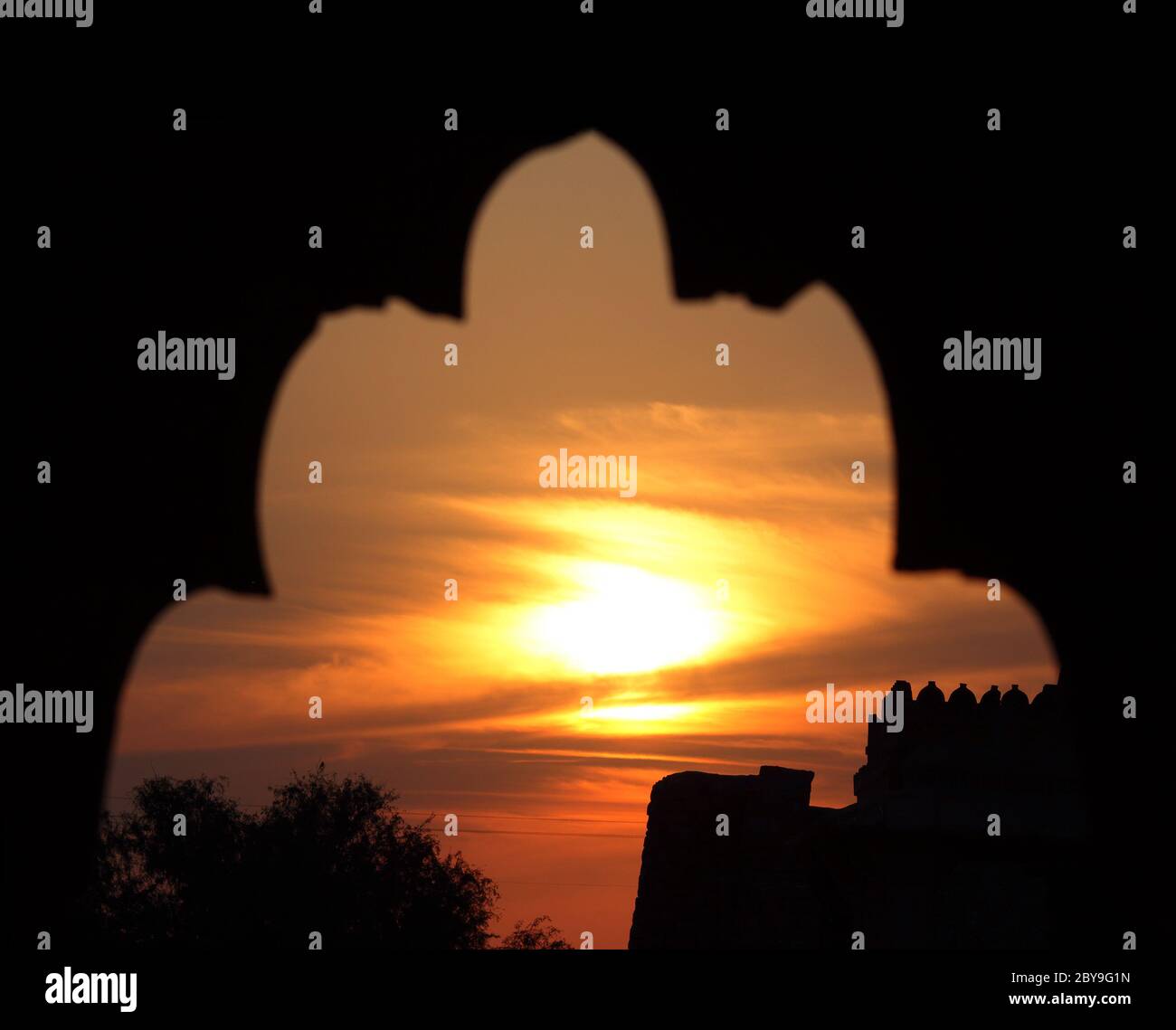 Silhouette of arch hi-res stock photography and images - Alamy