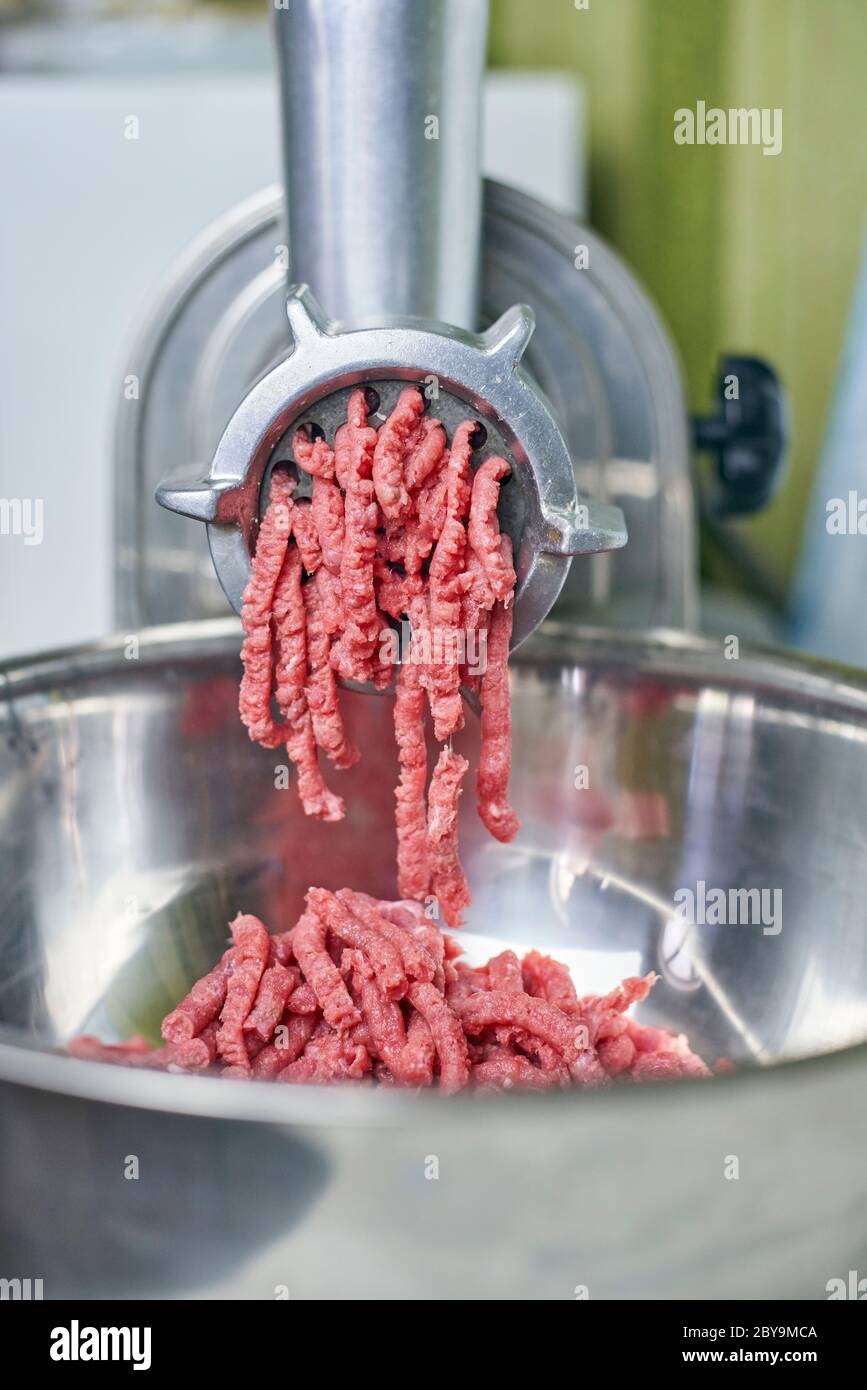 https://c8.alamy.com/comp/2BY9MCA/electric-meat-grinder-kitchen-tool-to-mince-meat-meat-grinding-preparing-food-ingredients-vegan-worst-nightmare-2BY9MCA.jpg