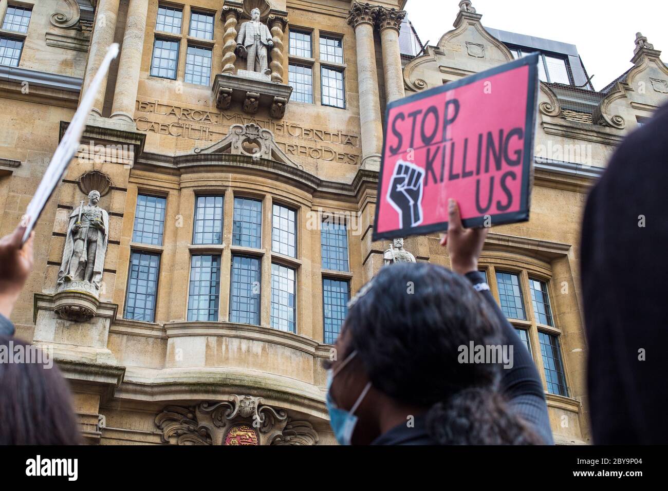 Oxford UK 9th June 2020 people outside the front of Oriel College to demand the removal of the Rhodes statue. Credit: Thabo Jaiyesimi/Alamy Live News Stock Photo