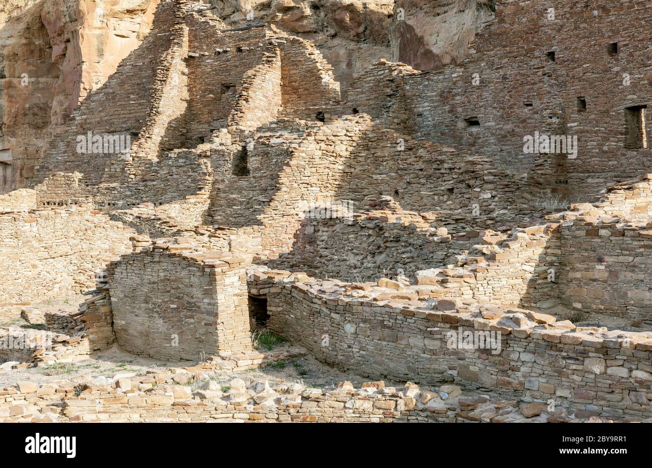 NM00586-00...NEW MEXICO - Masonry stone walls of Kin Kletso built by the early Chaco People.  Chaco Culture National Historic Park. Stock Photo