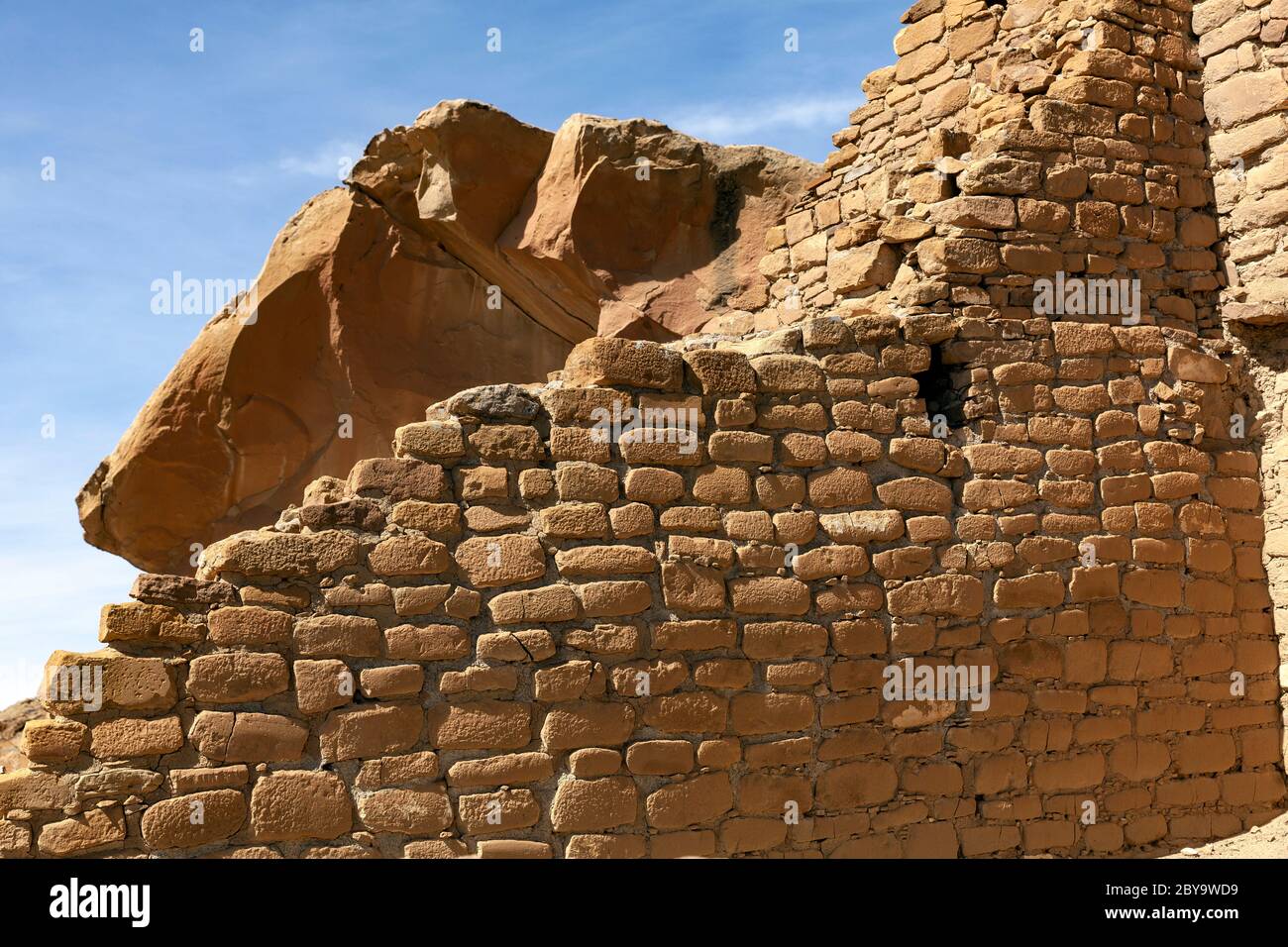 NM00593-00...NEW MEXICO - Masonry stone walls built by the early Chaco People.  Chaco Culture National Historic Park. Stock Photo