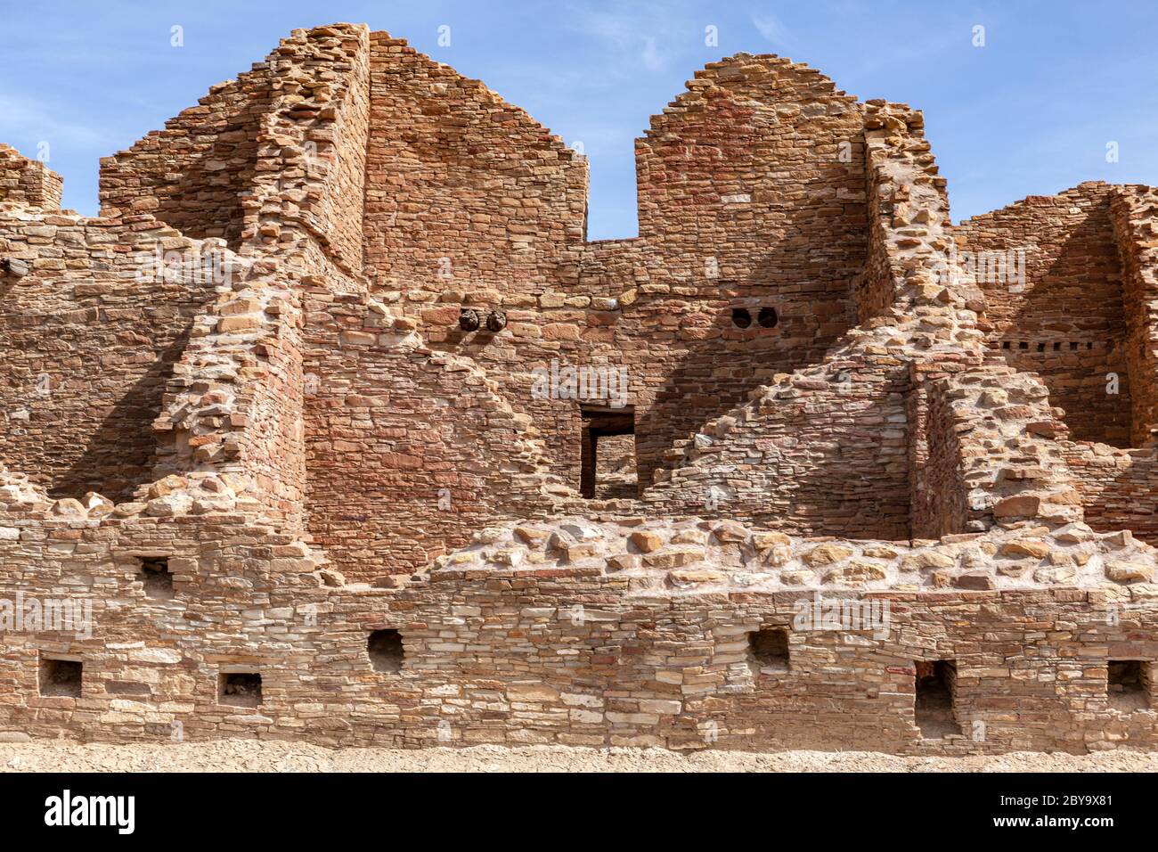 NM00597-00...NEW MEXICO - Masonry stone walls Pueblo De Arroyo built by the early Chaco People.  Chaco Culture National Historic Park. Stock Photo