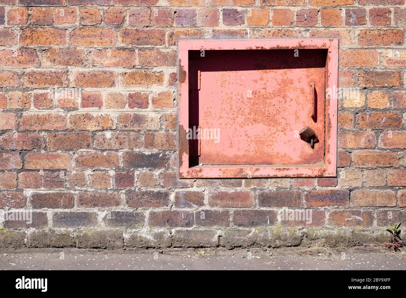 Dry riser sprinkler valve inlet red box Stock Photo Alamy