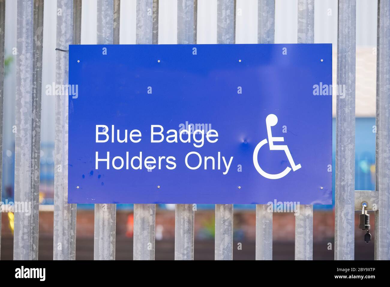 Disabled blue badge holders only max stay sign Stock Photo - Alamy