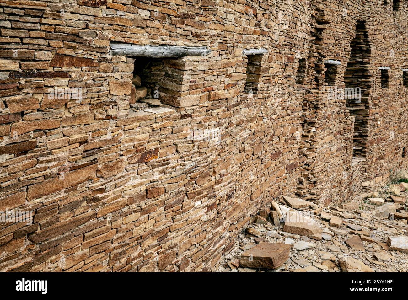 NM00612-00...NEW MEXICO - Masonary stone wall at Penasco Blanco in Chaco Culture National Historic Park. Stock Photo