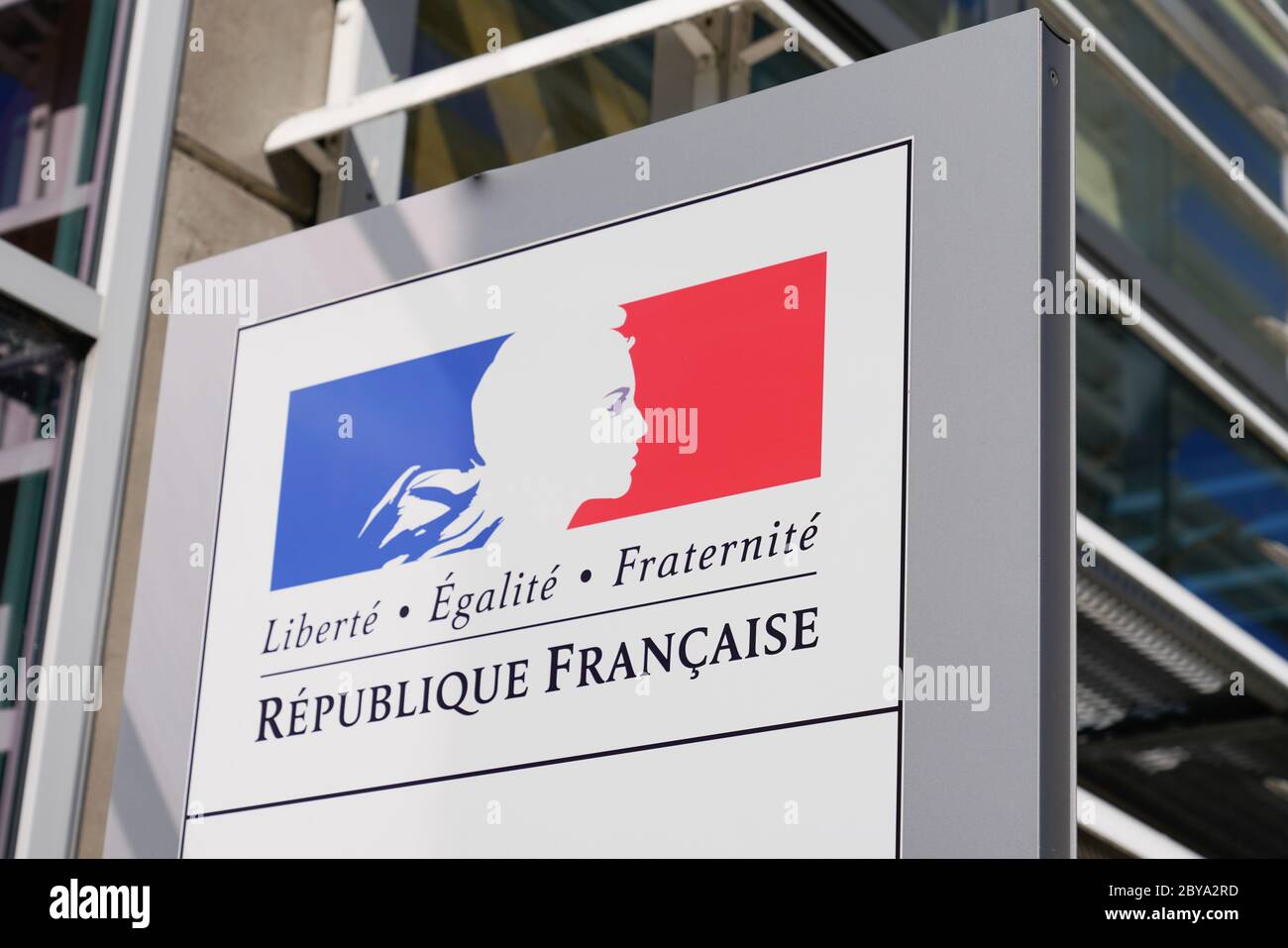 republique-francaise-logo