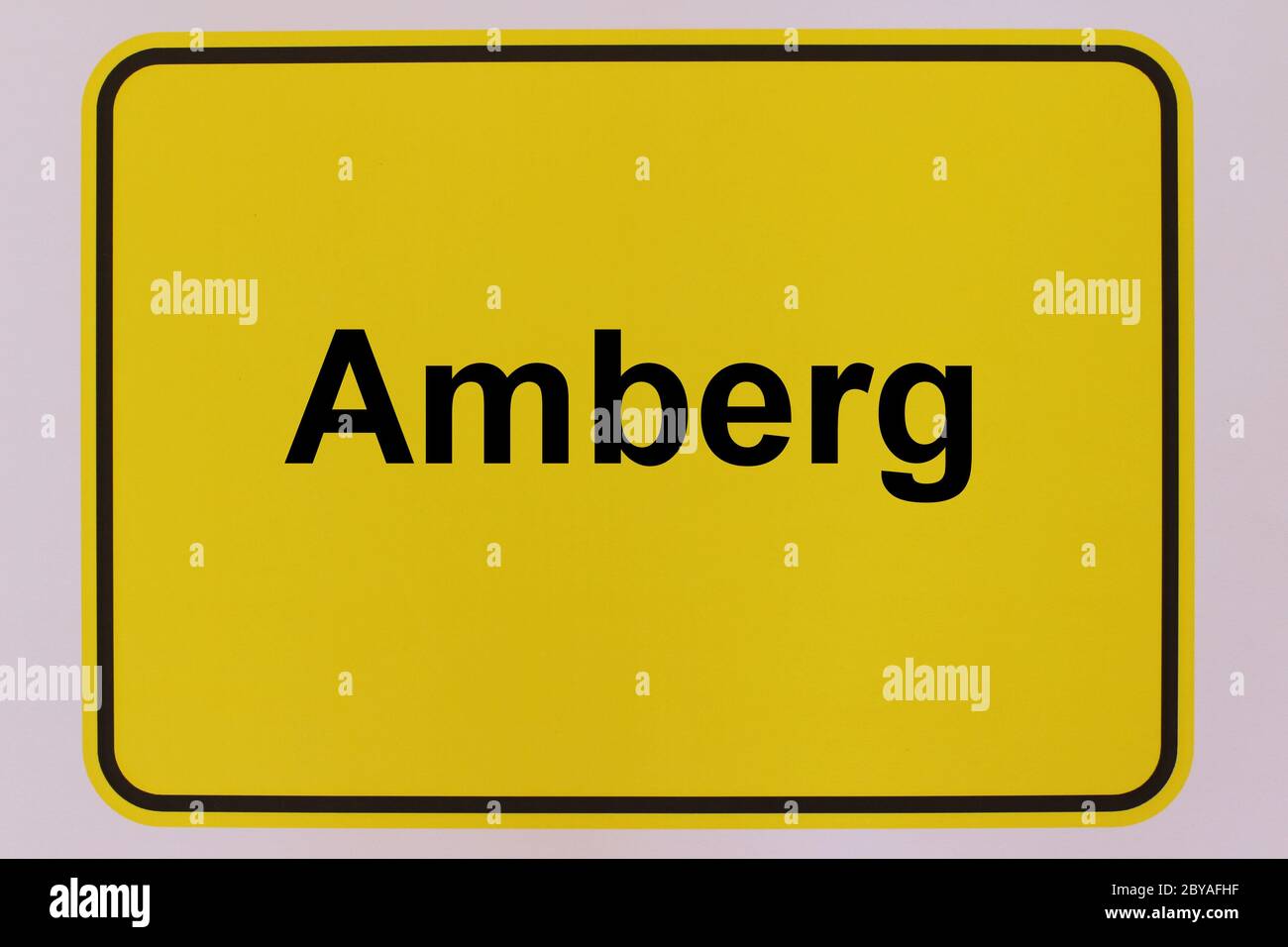 Stadteingangsschild der Stadt Amberg Stock Photo Alamy