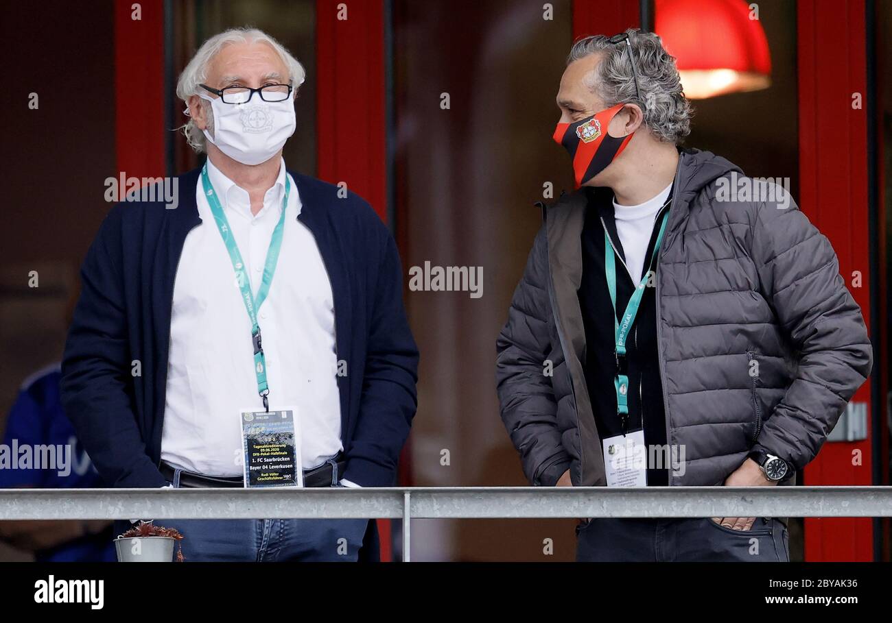 09 June 2020, Saarland, Völklingen: Football: DFB Cup, 1st FC Saarbrücken - Bayer Leverkusen, semi-finals: Rudi Völler (l), Managing Director Sports of Bayer Leverkusen, before the match. (Important note: The DFB prohibits the use of sequence images on the Internet and in online media during the match (including half-time). Embargoed period! The DFB permits the publication and further use of the images on mobile devices (especially MMS) and via DVB-H and DMB only after the end of the game). Photo: Ronald Wittek/epa Pool /dpa Stock Photo