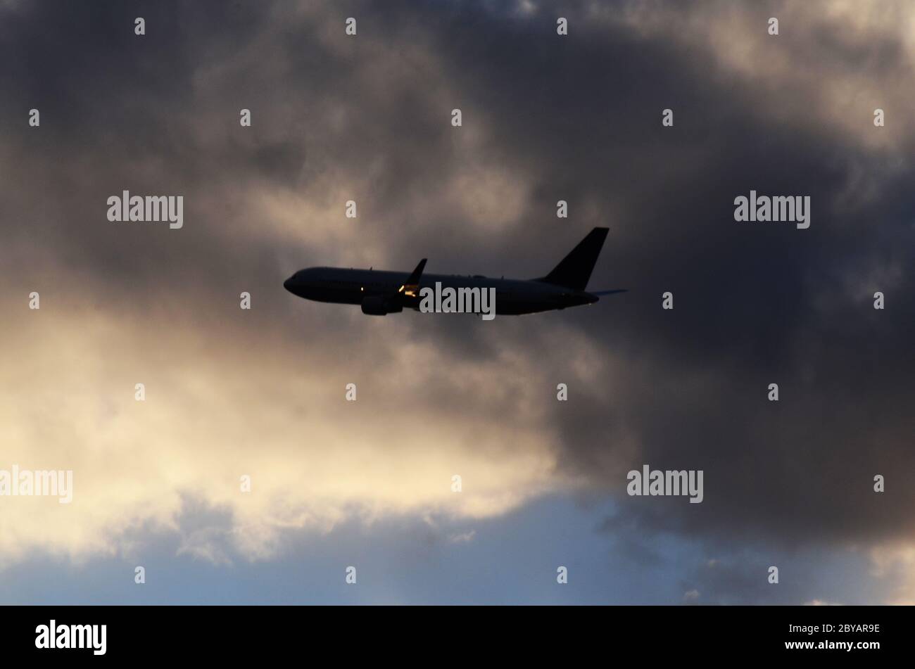 Airplane mode setting hi-res stock photography and images - Alamy