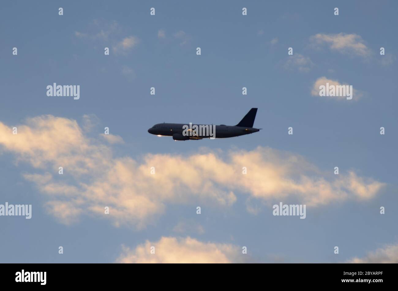 Airplane mode setting hi-res stock photography and images - Alamy