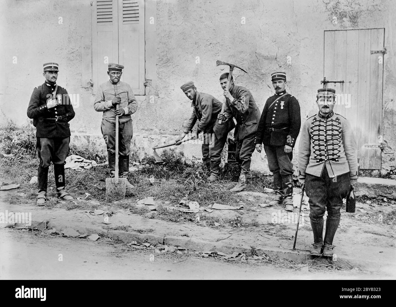 German Prisoners working on Road between Villeroy and Neufmontiers, France during World War I, Bain News Service, 1914 Stock Photo