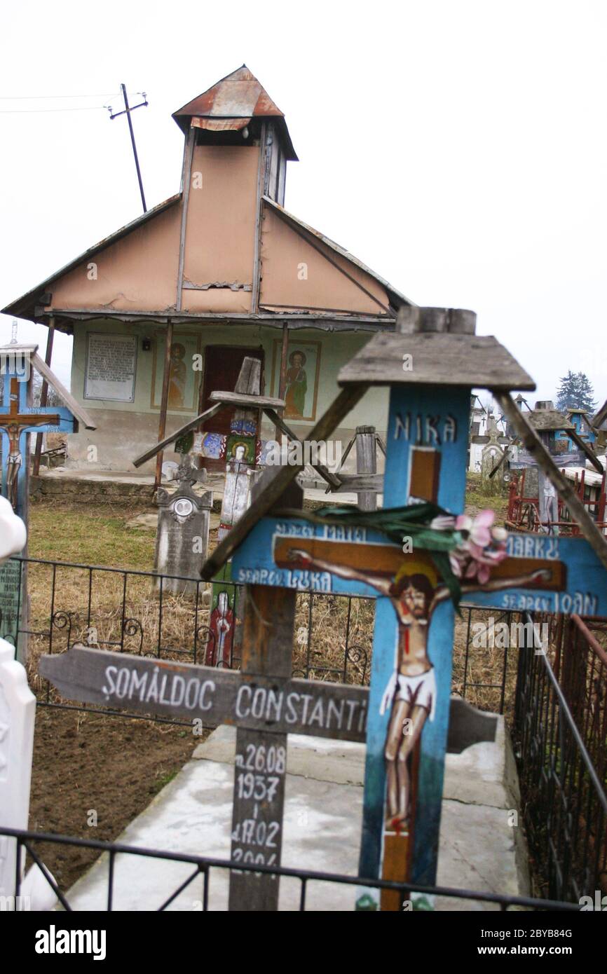 Old chapel and crosses in Aninoasa village, Gorj County, Romania Stock Photo